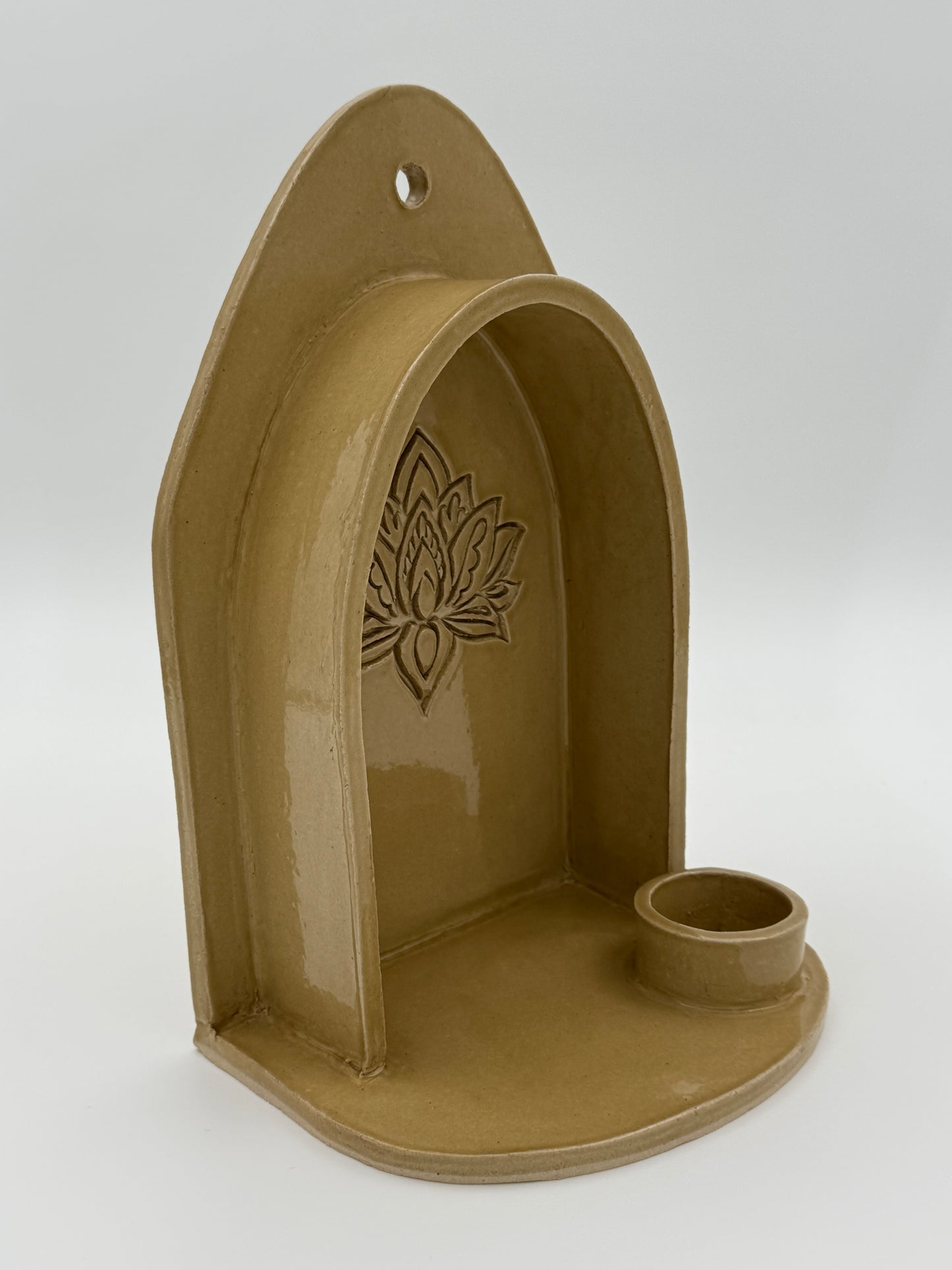 Altaartje Lotus voor binnen/buiten Ocher